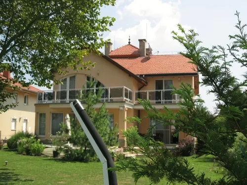 Sunshine Beach House DIRECTLY ON THE LAKE, ROWBOAT, Garden/barbecue island, WiFi - Gym