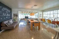 Midcentury Modern 3 Br - with Pool in Sarasota, Close to Beaches VR25-00134 - สระว่ายน้ำส่วนตัว