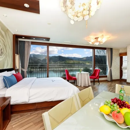 Moonlight Blue Pension