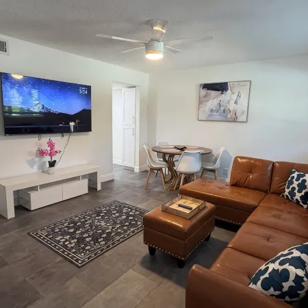Charming 1-bedroom apartment with WiFi, AC in delightful Delray Beach