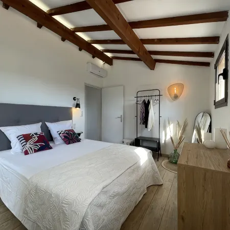 NEW: Villa Amandier, ideal location. heated swimming pool
