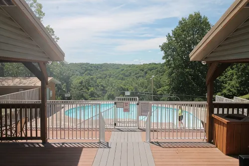 Log Cabin  Pool, Wooded, Secluded,Jacuzzi, WiFi, Nature Trails,1 Mile from Sdc - Chalets