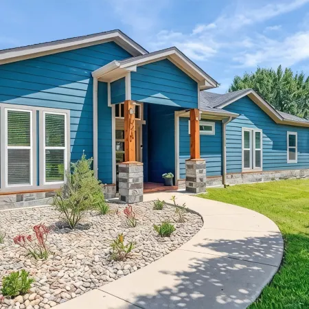 Lakeside Retreat – 6BR, Huge Backyard, Private Sandy Beach Access!