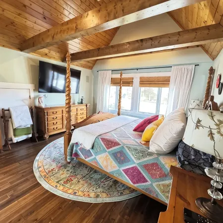 Stunning Mountain Views!  Lakefront Luxury w Pool, Spa, Kayaks & Deep-Water Dock