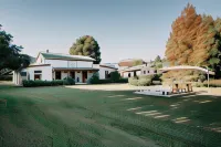 The Village Lodge - parking