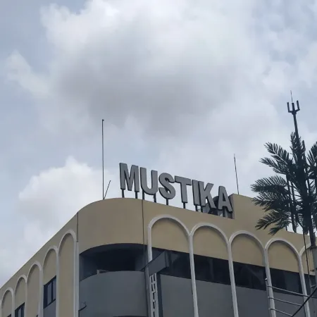 Hotel Mustika Senen Отели рядом с достопримечательностью «Площадь Atrium»