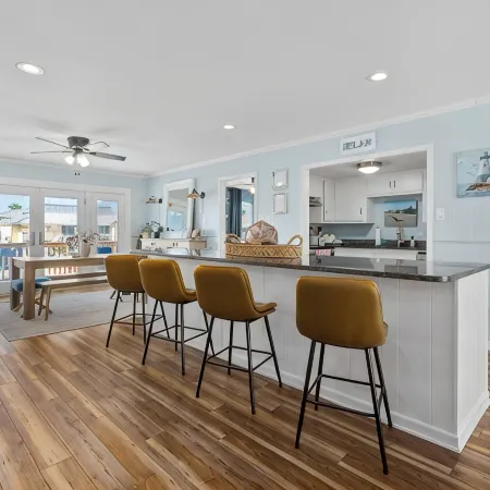 Serene Waterfront 5Br Sleeps 15 w/Heated Pool, Fire Pit, Boat & Jet Ski Lift