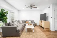 Entire townhouse- 10mins to beaches or downtown - 4성급