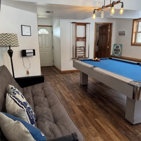 Lake Harmony Chalet • Hot Tub • Pool Table • Ping Pong • Fire Pit • Pets OK