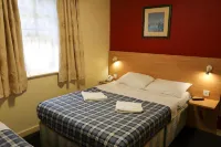 Colliers Hotel - guesthouses