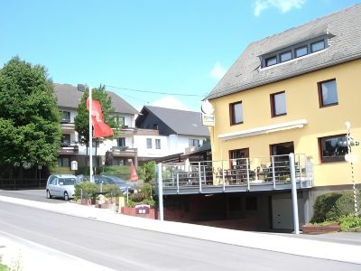 Hotel Zur Burg Nürburg Large Car Park