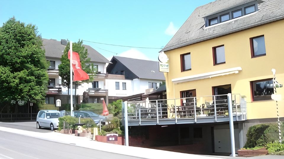 Hotel Zur Burg Nürburg Large Car Park