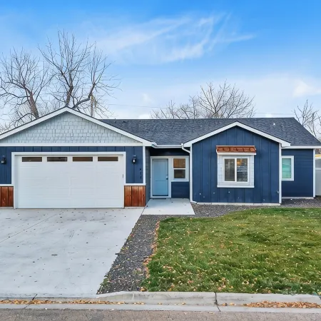 Charming 3-bedroom house in Caldwell with WiFi and AC.