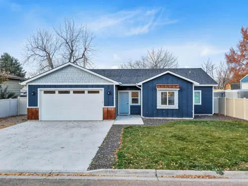 Charming 3-bedroom house in Caldwell with WiFi and AC.