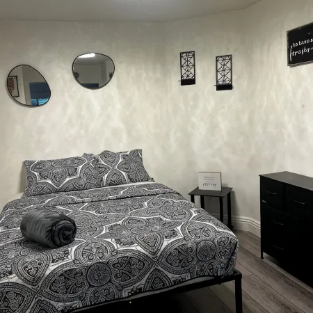 Charming 4-Bedroom House in Lovely Bakersfield with AC, WiFi, Enjoy a Hot Tub