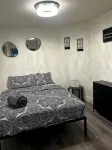 Charming 4-Bedroom House in Lovely Bakersfield with AC, WiFi, Enjoy a Hot Tub - balcony