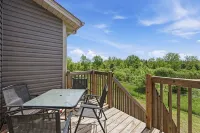 Modern Niagara Retreat 3Br Home Near Falls & Brock