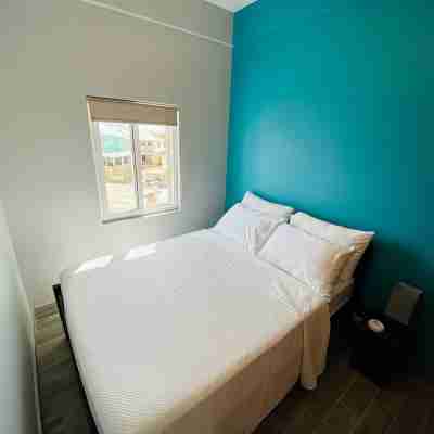 2nd Floor Casita. Short walk to town. On the river! Rooms