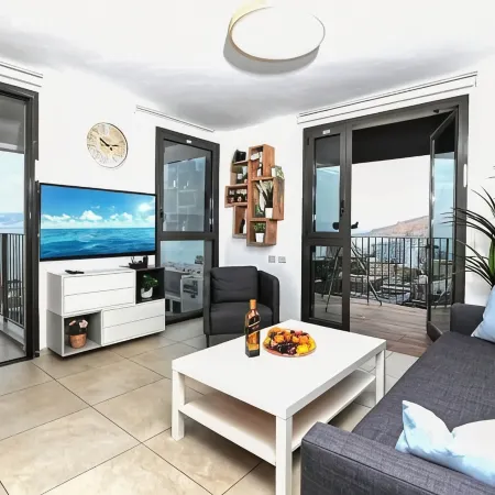 My View 2 bedroom apartment by the lake