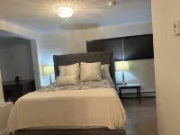 Historical Lux 2Bd Suite | Stocked Kitchenette | Free Parking | Welcome Gift - บังกะโล