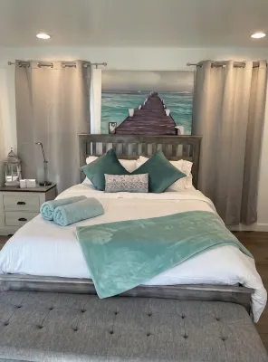 Gorgeous 2 bedroom 2 bath Near SoFI