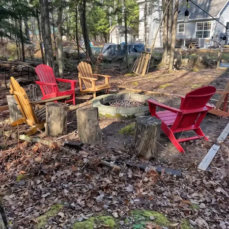 Charming private 3-bedroom on 3 acres in Sebago, Pool, Hot Tub, Large Firepit