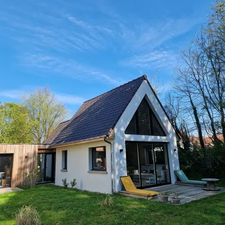 Quiet lodge in Wissant, in the forest and 500m from the beach. Ideal for a couple