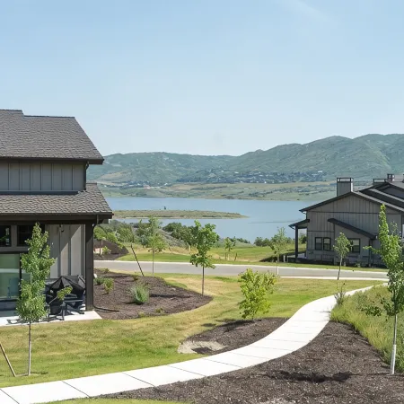 New Luxury Home Sleeps 14 with 2 Bunk Rooms and Hot Tub. Near Skiing and Lake!