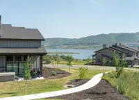 New Luxury Home Sleeps 14 with 2 Bunk Rooms and Hot Tub. Near Skiing and Lake! - 4-Star