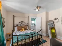 Spacious 5-bedroom Pineapple House in wonderful Pikesville/10PPL/Pets/ WiFi โรงแรมใกล้พิมลิโค่