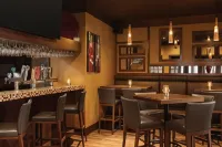 Atlantic Host Hotel, Trademark Collection by Wyndham - Bares