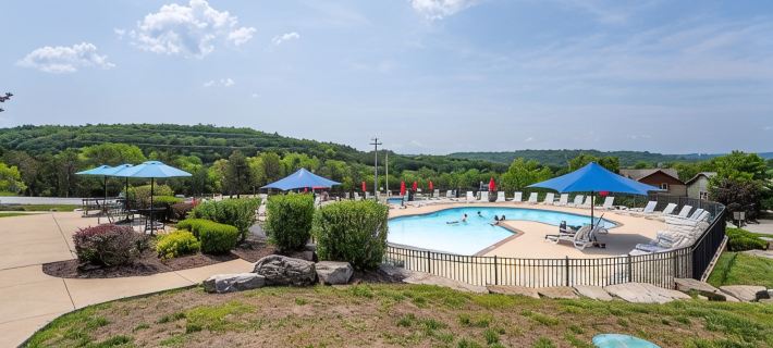 Family Style 6 Bedroom Home, 2 Pools, New Patio Furniture!  Clean & Relaxing! Ξενοδοχεία στην πόλη Ridgedale
