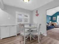 1 Block to Beach with Linens + Towels, BBQ & AC ベルマのホテル