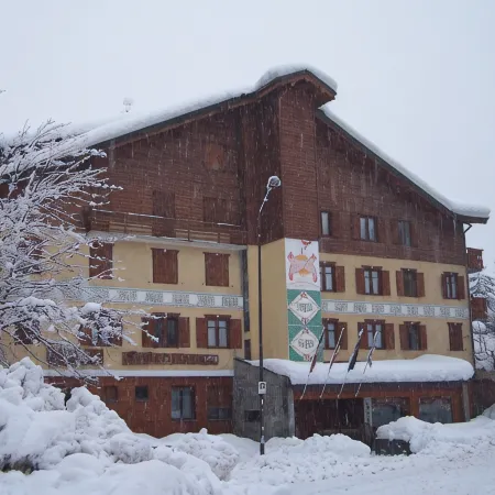 Hotel Bucaneve