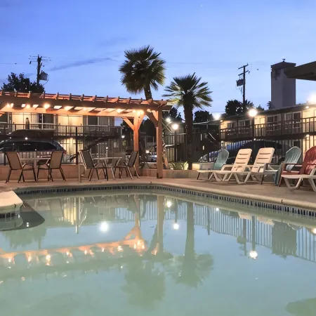 Thunderbird Lodge