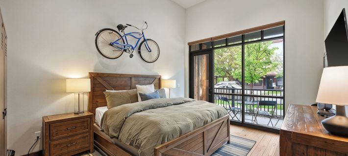 Luxe, Large, Stylish Glacier National Park Condo! Best Location in Town! Отели в г. Уайтфиш