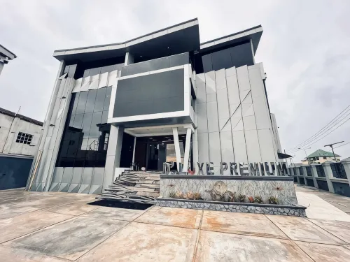 Dluxe Premium Hotel - parking