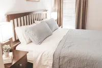 Serene on 17 Pointe Royale Walk-In Condo, Water Views - Homestays