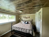 Cozy 2 bedroom house on 1.5 acres - 3-Star