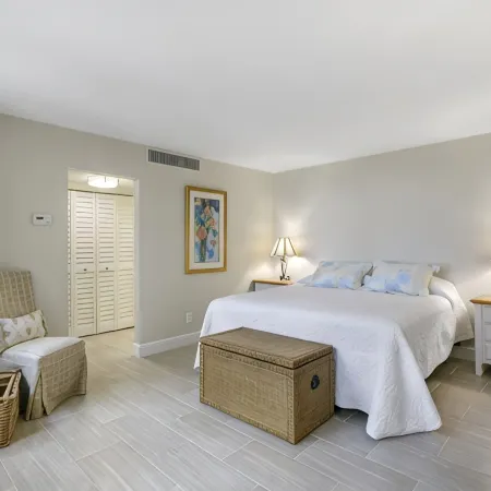 Phoenix Towers Condo on the Ocean with Private Beach, Pool and other Accessories