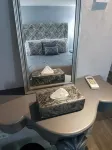 Almond Tree Studio - Modern A/C Apartment w/2 Queen beds in St. James - 2-Star
