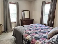 Cozy 2 Bedroom close to Cannon Valley Trail