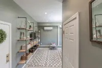 Pet-Friendly Bay Escape w/ Pool - 3つ星
