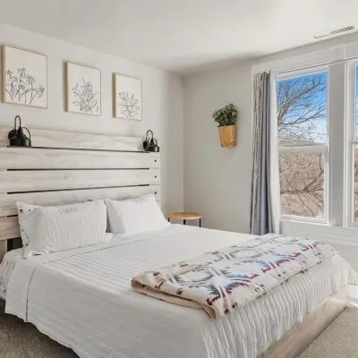 Charming BLue victorian home located blocks away from historical Route 66 - 3つ星