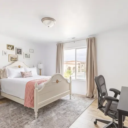Spacious Luxury Highland Townhome • Home Theater •Sleeps 6 • Walk to Splash Pad
