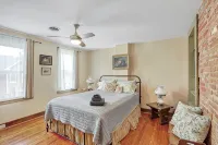 Entire Downtown Gettysburg Historic 4Br/3BA Home, Sleeps 8 with Free Parking - Holiday bungalows