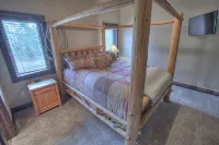 Big Sky, Garage Access, Hot tub, Wifi, Fully Paved Roads in New Development - Chalets