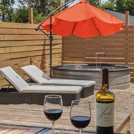The Craftsman on Clay-4 Blocks to Silos-Backyard Retreat-Hot Tub and Cowboy Pool
