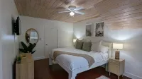 Coastal Chic - Cozy 2BR 3bd in charming Harbour Island Steps to Pink Sand Beach