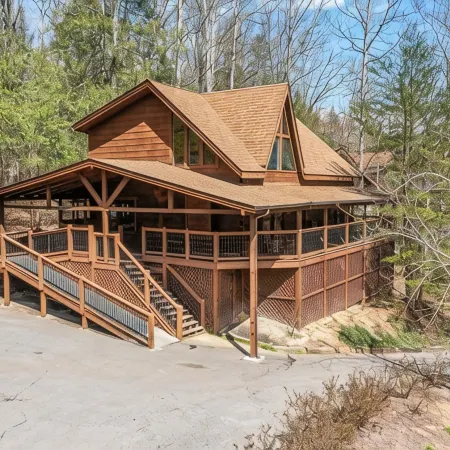 Kelly's Cozy Cabin-Beautiful 4 Bedroom-Eagle's Ridge-Near Parkway-Hot Tub-Games